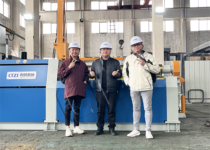 菲律宾客户莅临万搏官方网站-万搏wanbo(中国)
考察——全自动四辊卷板机